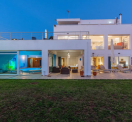 Villa de prestige à Gournes - miniature